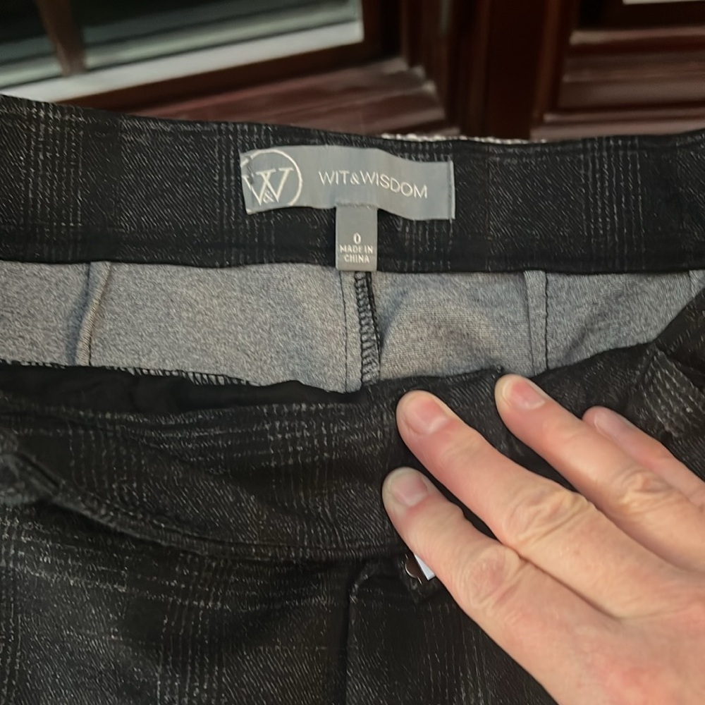 Wit & Wisdom Absolution Ponte Knit Trousers Black and Charcoal Gray Plaid Sz. 0 - Picture 4 of 6